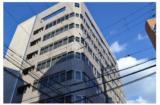 新居第１０ビルの外観