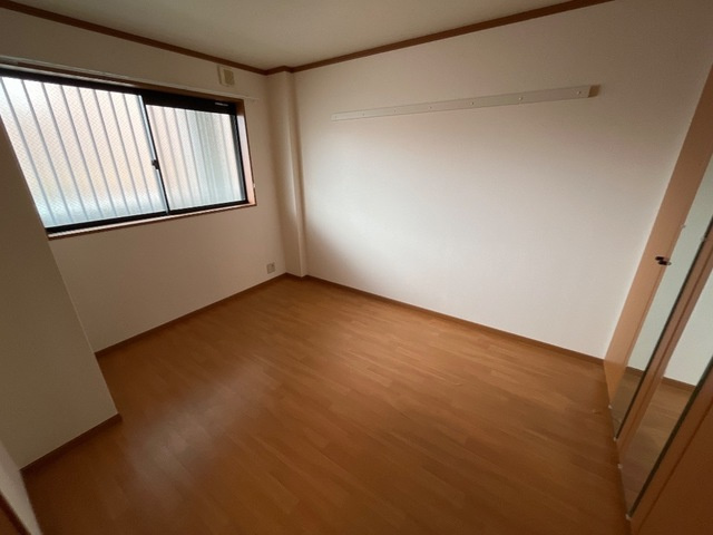 メゾンドコンフォース　Ⅰの寝室|風通しも良い寝室です☆