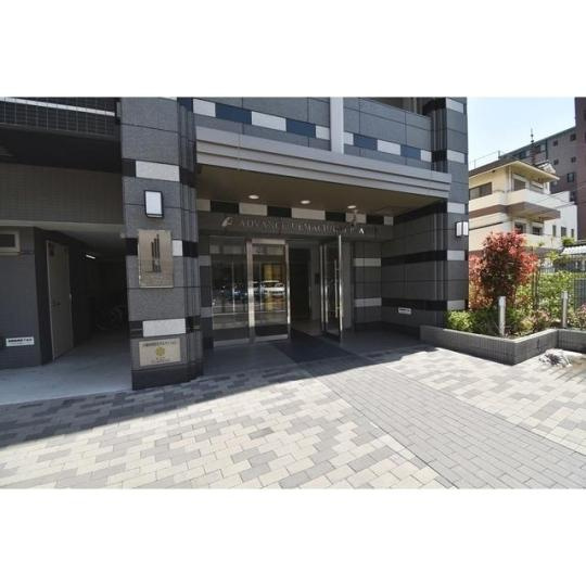 アドバンス上町台プレジールのエントランス