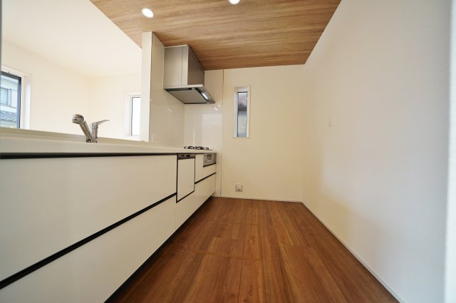 【横浜市瀬谷区東野82-2新築戸建て】★仲介手数料無料★（二つ橋小学校・東野中学校）のキッチン