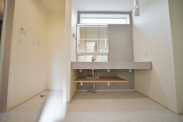 【横浜市瀬谷区東野82-2新築戸建て】★仲介手数料無料★（二つ橋小学校・東野中学校）の独立洗面台