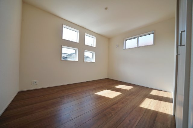 【横浜市瀬谷区東野82-2新築戸建て】★仲介手数料無料★（二つ橋小学校・東野中学校）の洋室