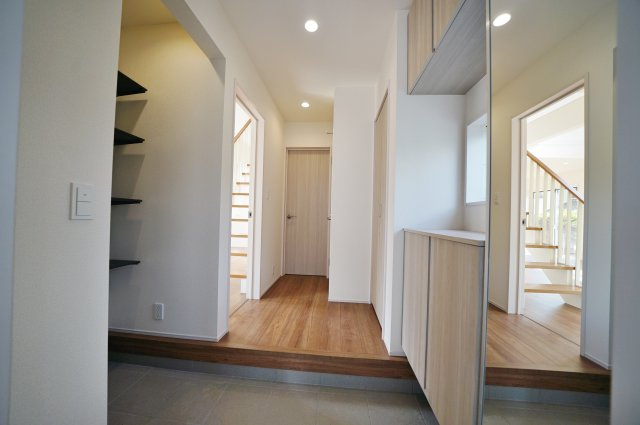 【横浜市瀬谷区東野82-2新築戸建て】★仲介手数料無料★（二つ橋小学校・東野中学校）の玄関