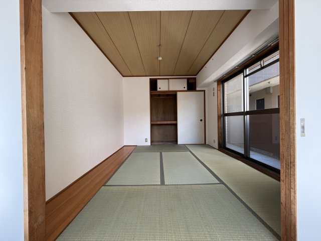 ドルフナガサワの和室