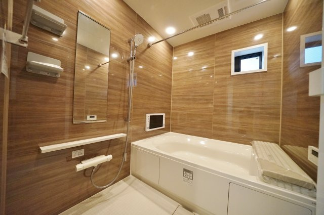 【横浜市旭区白根6丁目58-15新築戸建て】★仲介手数料無料★（不動丸小学校・鶴ヶ峰中学校）の浴室