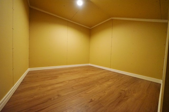 “魅せるLDK”と造作洗面のあるデザイン住宅｜仲介手数料無料の収納|季節物や普段使わない荷物の収納に便利なロフトスペース。住空間をすっきり保てます。