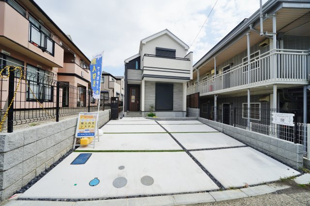 “魅せるLDK”と造作洗面のあるデザイン住宅｜仲介手数料無料の外観|シンプルモダンな外観デザイン。街並みに調和しながらも、さりげない個性を感じられる一邸です。