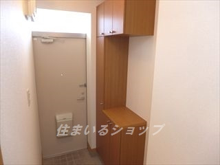 広島市安佐北区深川１丁目のアパートの玄関|大型シューズボックス