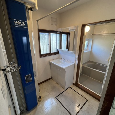 室蘭市輪西町1丁目7-12戸建の洗面所