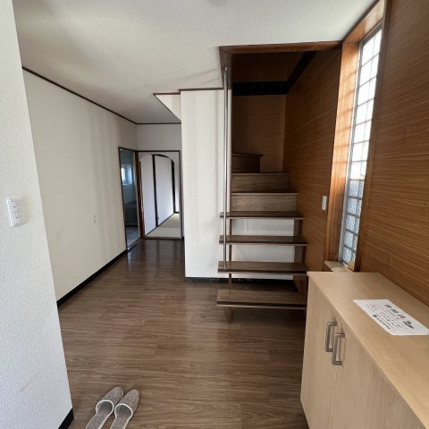 室蘭市輪西町1丁目7-12戸建の玄関