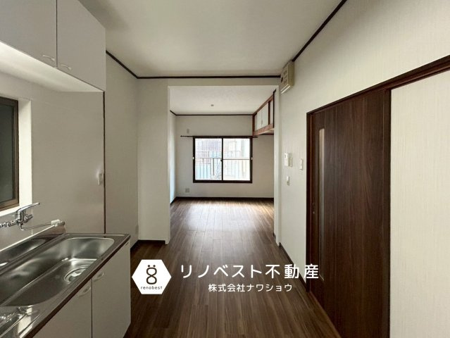 東大阪市大蓮東2丁目のキッチン|約9.0帖のDKは窓が多く風通りが良いです◎採光もたっぷり入ってきます♪