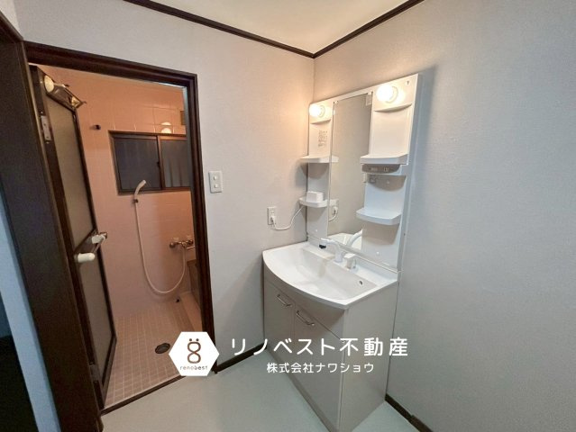 東大阪市大蓮東2丁目の洗面所|洗濯機を置くスペースも確保されております！