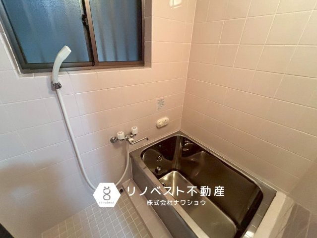 東大阪市大蓮東2丁目の浴室|換気窓付で十分に換気ができます◎カビ対策！