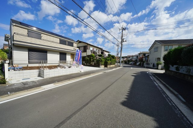 【横浜市瀬谷区東野143-12新築戸建て】★仲介手数料無料★（二つ橋小学校・東野中学校）の前面道路含む現地写真