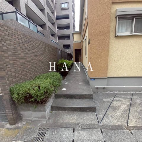 プチメゾン　Ｍ棟のエントランス