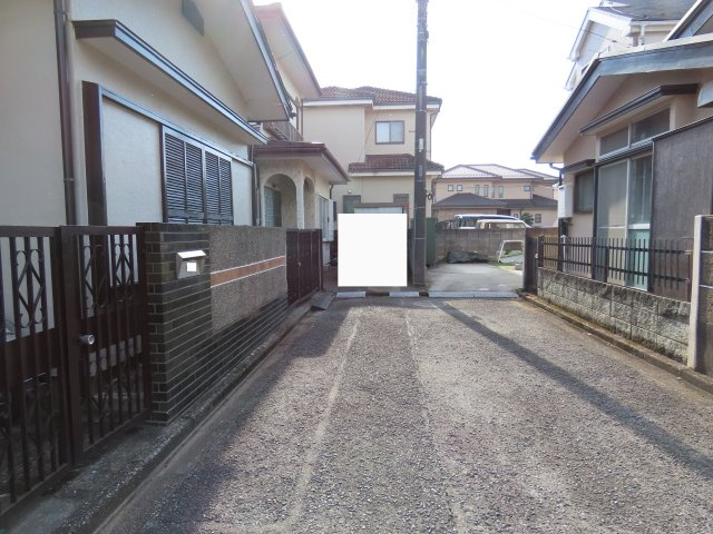 坂戸市伊豆の山町売地の前面道路含む現地写真