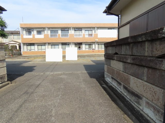 坂戸市伊豆の山町売地の前面道路含む現地写真