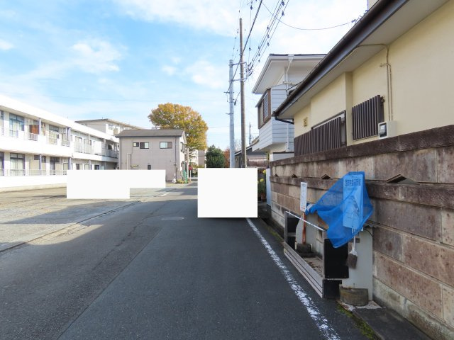 坂戸市伊豆の山町売地の前面道路含む現地写真