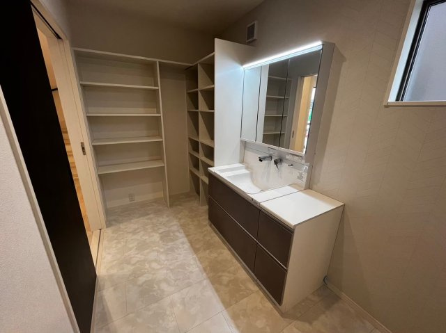 菊池郡大津町引水／５号棟の洗面所