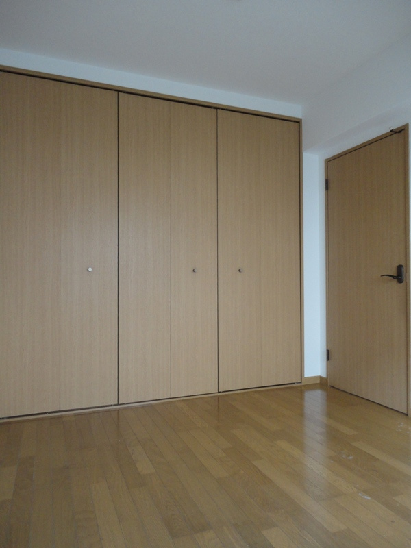 コーポラス青柳【キャッシュバック対象物件】の寝室|広くて明るい寝室