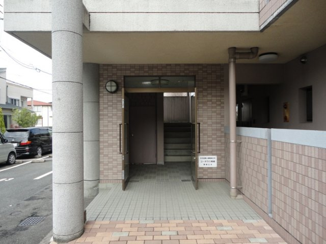 コーポラス青柳【キャッシュバック対象物件】のエントランス