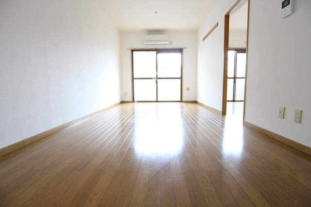 コーポラス青柳【キャッシュバック対象物件】の居間・リビング|リビングです