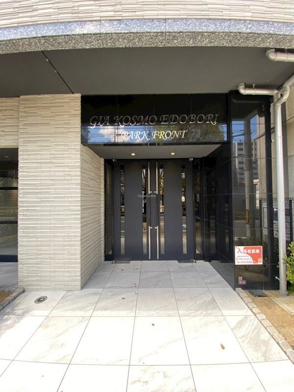 ジアコスモ江戸堀パークフロントのエントランス|建物の内部です