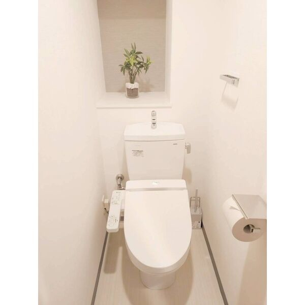 ジアコスモ江戸堀パークフロントのトイレ|落ち着いた色調のトイレです