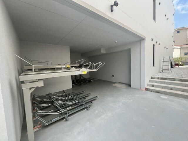 アルティザ氷川台の駐車場