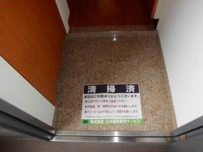 ルーブル西早稲田の玄関