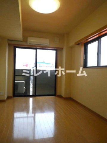 ルーブル西馬込弐番館の居間・リビング