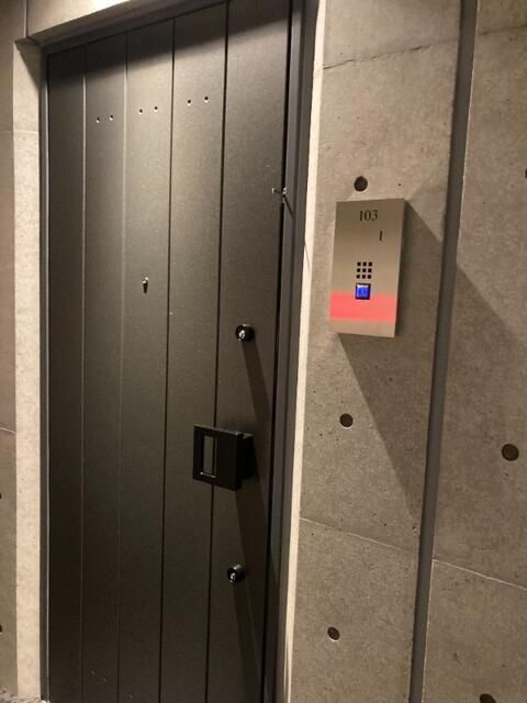 シーズンフラッツ高田馬場リバーサイドサウスの玄関