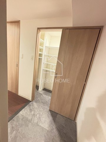 ファーストフィオーレ梅田イーストの玄関|同マンション別部屋：参考写真