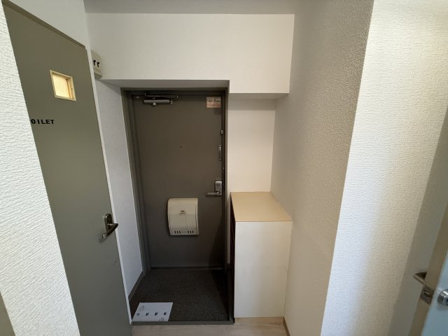 プチハイツ服部の玄関