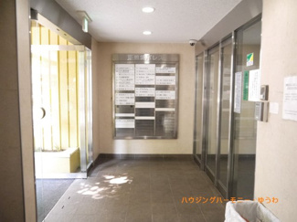 【その他共用部分】 | 清潔感と歓迎感があるエントランスホールとなります。
