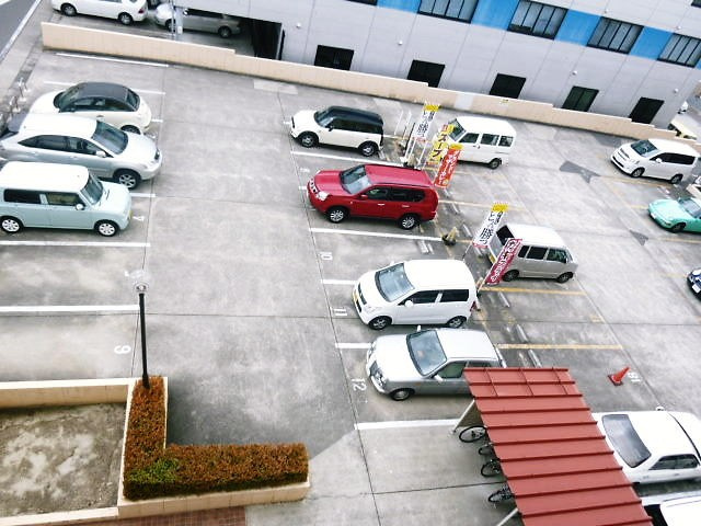 シャトー東山の駐車場