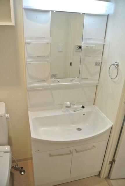 グランヴァン練馬桜台の洗面所