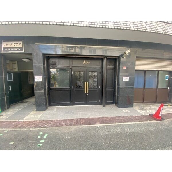 大阪市淀川区三津屋中２丁目の店舗一部のエントランス