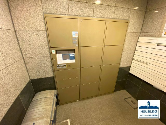 R7,8月リフォーム済！グラン・コート徳川のその他共用部分|不在時でも荷物の受け取りが可能な宅配ボックスを完備しています