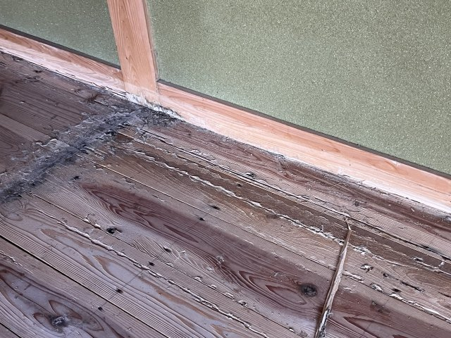 宮崎県串間市大字大平　高則一戸建ての和室|和室と台所にシロアリの被害跡がありますが、令和6年に駆除しています。