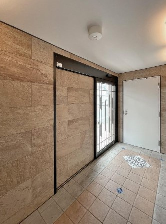 エルファーロ赤塚のエントランス