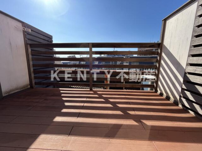 【バルコニー】 | ウエル田園調布 | 外からの目が気にならないバルコニーで洗濯物が干せます