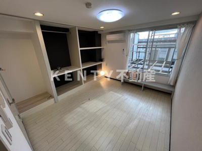 【居間・リビング】 | ウエル田園調布 | こちらの居間で趣味の時間をお楽しみください