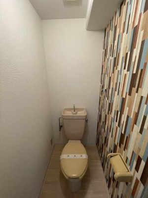 【トイレ】 | リアライズ西淡路 | 清潔感のあるトイレです