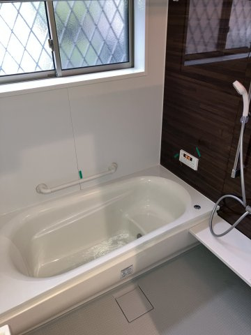 草加市青柳四丁目戸建の浴室|きれいなお風呂です