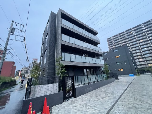 Ｃｈｌｏｅ　Ｗｅｓｔのエントランス