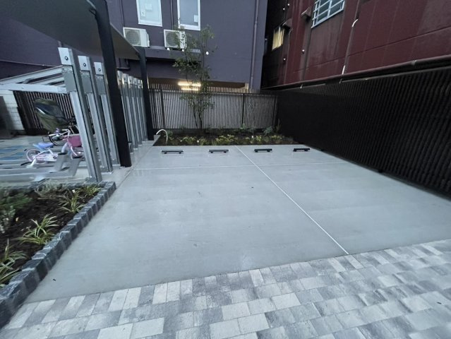 Ｃｈｌｏｅ　Ｗｅｓｔの駐車場