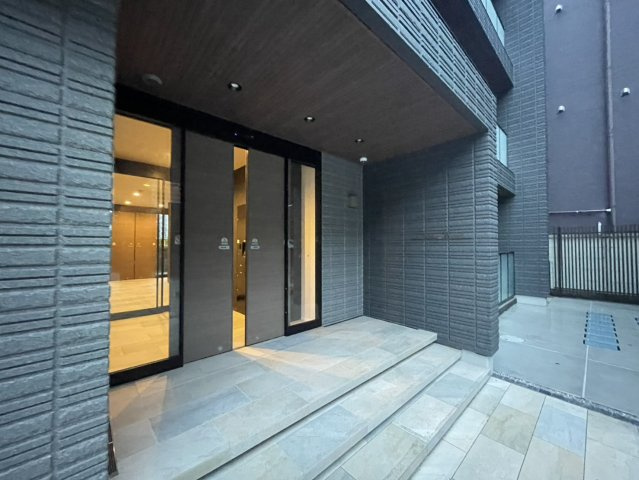 Ｃｈｌｏｅ　Ｗｅｓｔのエントランス