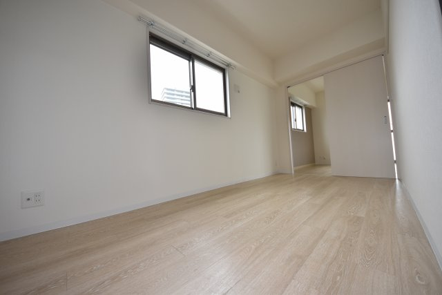 ブルー・エ・グリ上町台の洋室