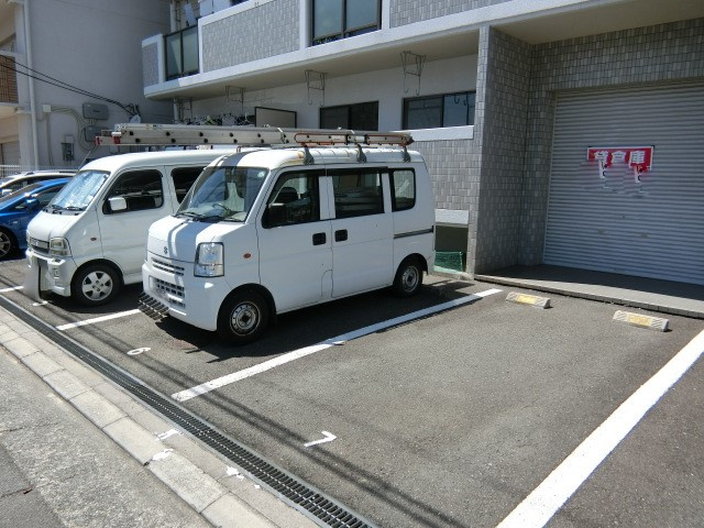 ミューズコートの駐車場